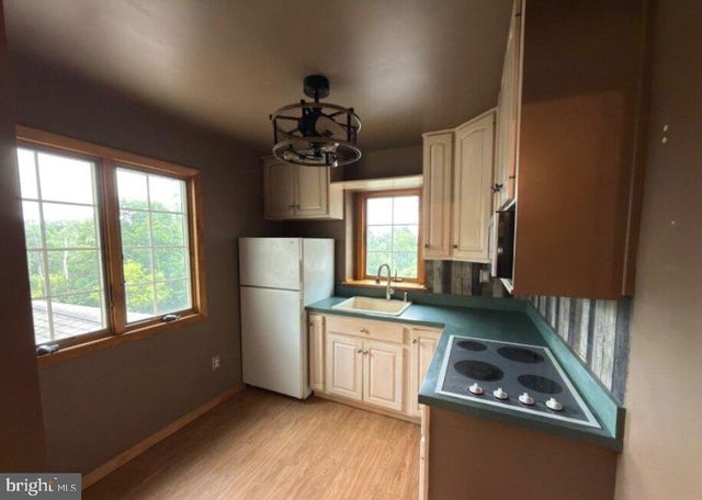 24 BEARDSLEE RD, Millstone, NJ 08844