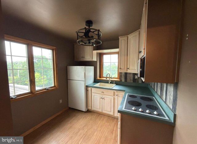 24 BEARDSLEE RD, Millstone, NJ 08844