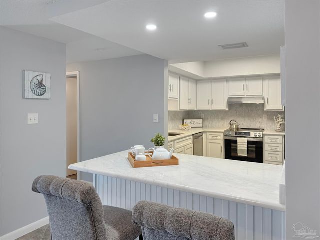 615 Bayshore Dr 803, Pensacola, FL 32507