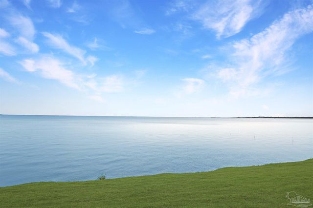 615 Bayshore Dr 803, Pensacola, FL 32507