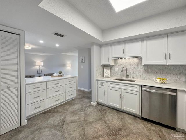 615 Bayshore Dr 803, Pensacola, FL 32507