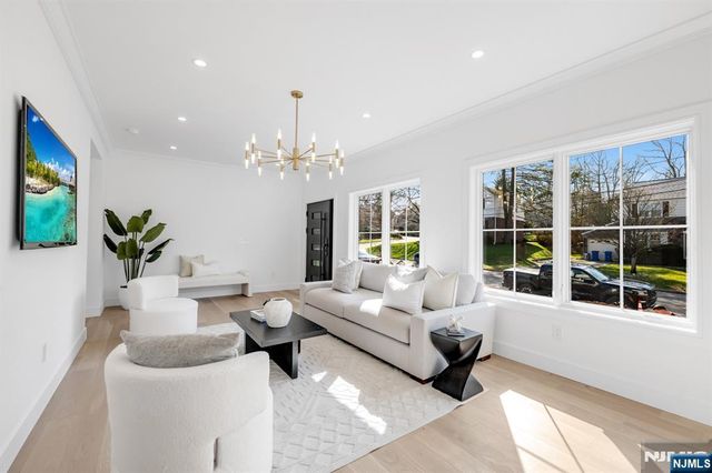 12 Cameron Road, Tenafly, NJ 07670