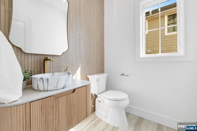 12 Cameron Road, Tenafly, NJ 07670