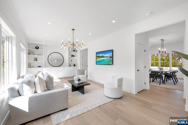 12 Cameron Road, Tenafly, NJ 07670