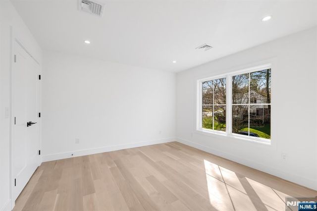 12 Cameron Road, Tenafly, NJ 07670