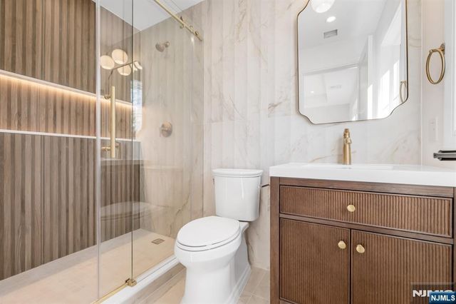 12 Cameron Road, Tenafly, NJ 07670