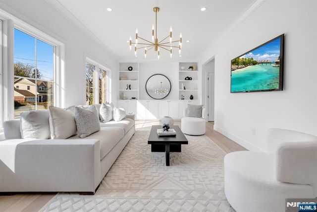 12 Cameron Road, Tenafly, NJ 07670