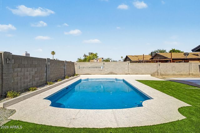 4916 W GROVERS Avenue, Glendale, AZ 85308