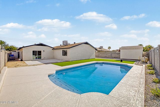 4916 W GROVERS Avenue, Glendale, AZ 85308