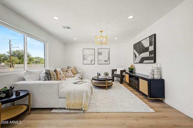 4916 W GROVERS Avenue, Glendale, AZ 85308