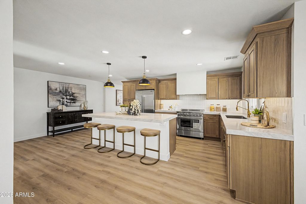 4916 W GROVERS Avenue, Glendale, AZ 85308