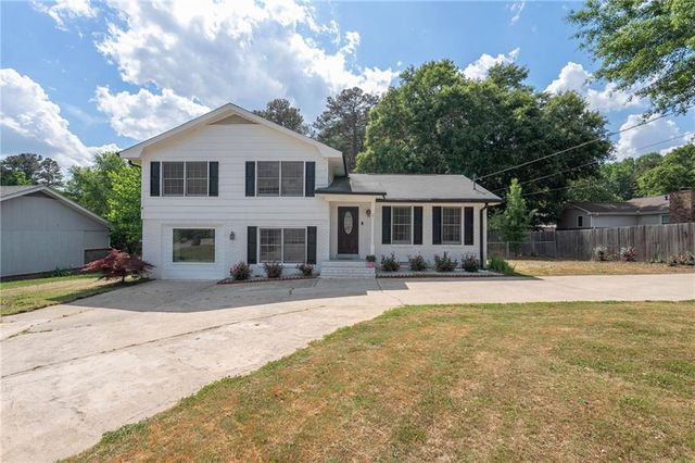 875 White Oak Court, Lawrenceville, GA 30046