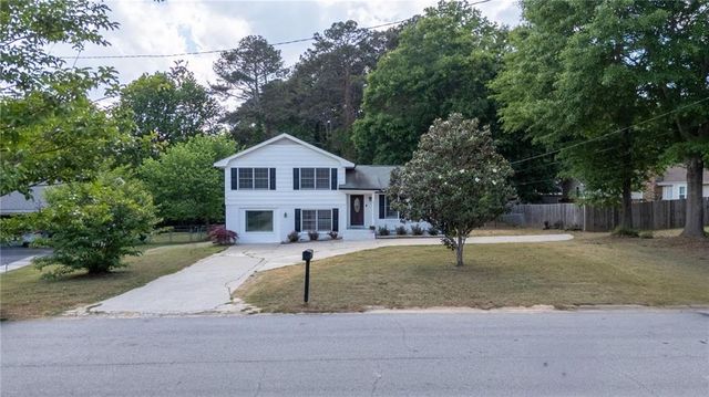 875 White Oak Court, Lawrenceville, GA 30046