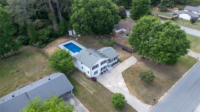875 White Oak Court, Lawrenceville, GA 30046