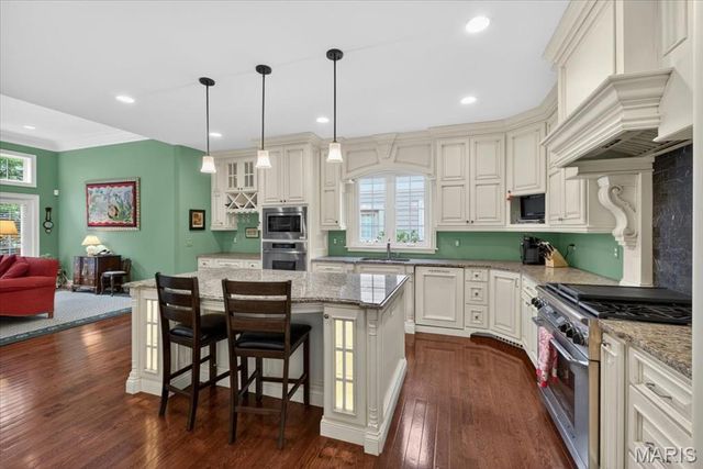 25 Magnolia Drive, St Louis, MO 63124
