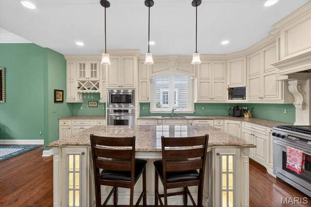 25 Magnolia Drive, St Louis, MO 63124
