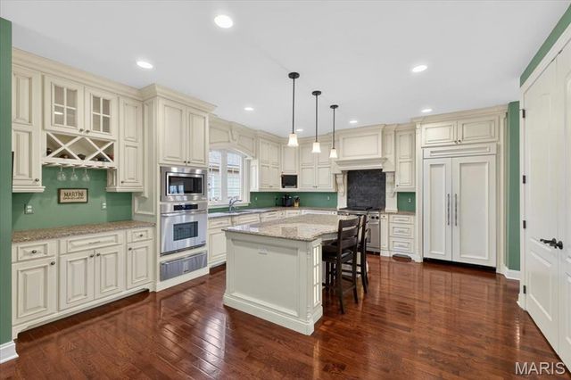 25 Magnolia Drive, St Louis, MO 63124