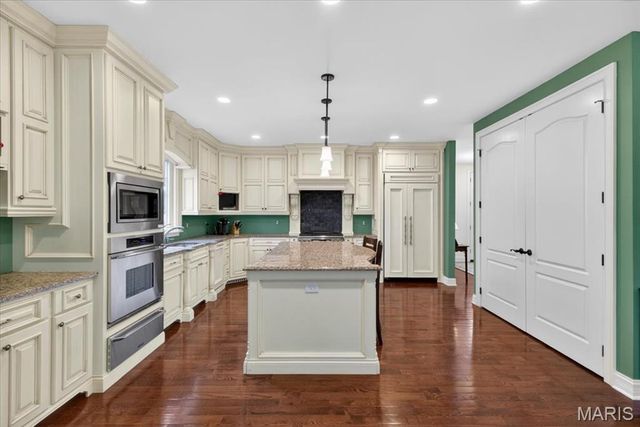 25 Magnolia Drive, St Louis, MO 63124