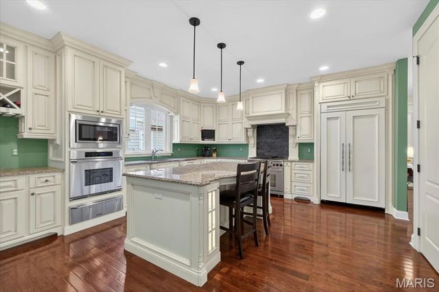 25 Magnolia Drive, St Louis, MO 63124