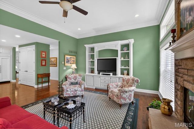 25 Magnolia Drive, St Louis, MO 63124