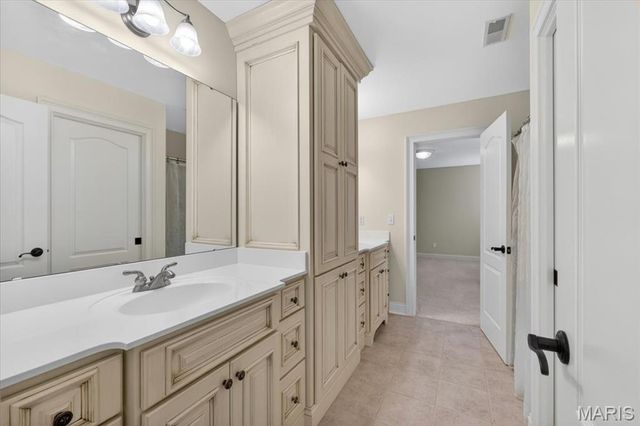 25 Magnolia Drive, St Louis, MO 63124