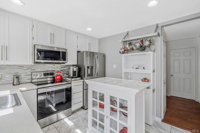 147 Baybright Drive E, Shirley, NY 11967