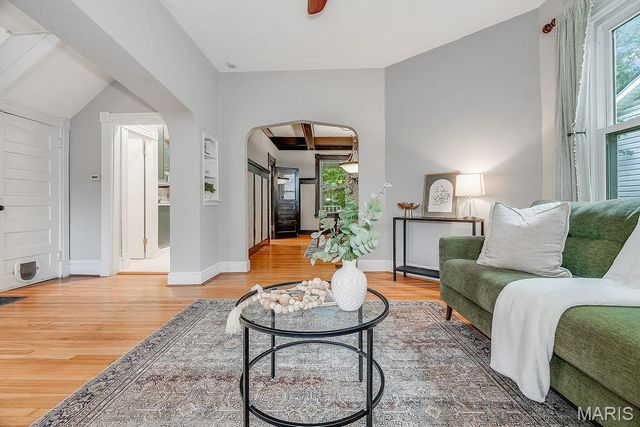 3627 Commonwealth Avenue, St Louis, MO 63143