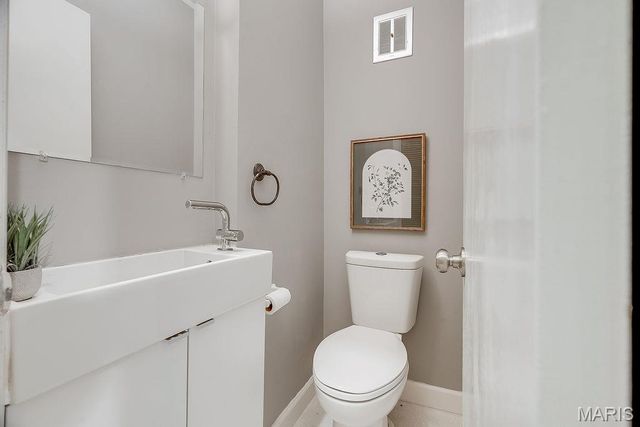 3627 Commonwealth Avenue, St Louis, MO 63143