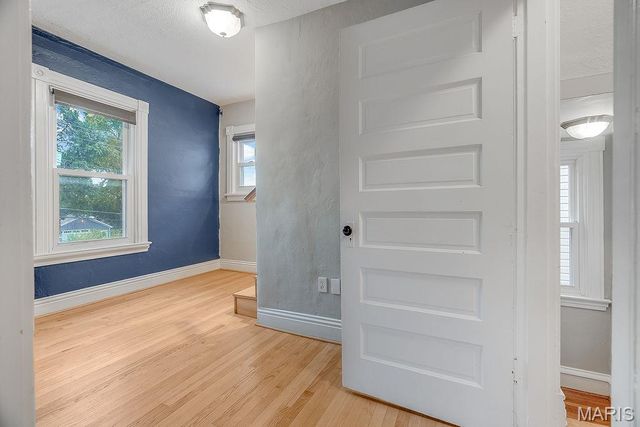 3627 Commonwealth Avenue, St Louis, MO 63143