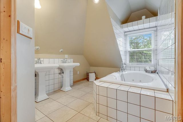 3627 Commonwealth Avenue, St Louis, MO 63143