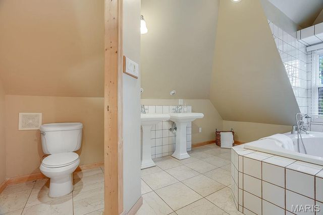 3627 Commonwealth Avenue, St Louis, MO 63143