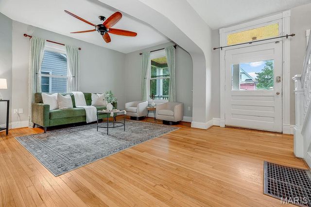 3627 Commonwealth Avenue, St Louis, MO 63143
