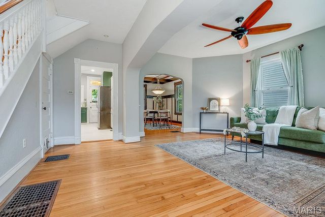 3627 Commonwealth Avenue, St Louis, MO 63143