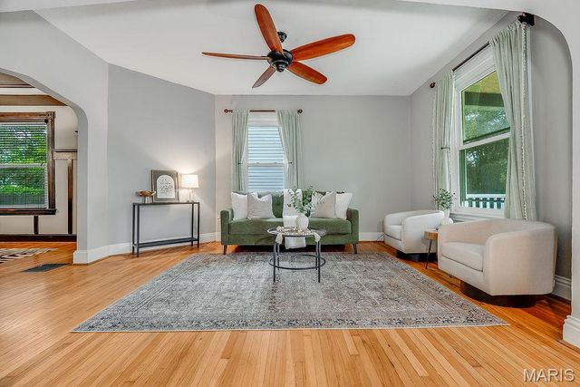 3627 Commonwealth Avenue, St Louis, MO 63143