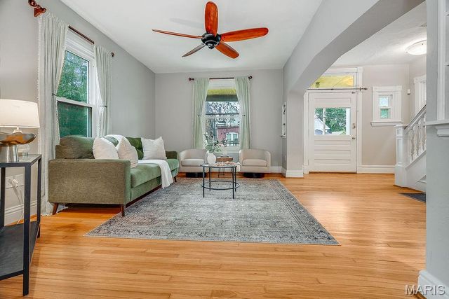 3627 Commonwealth Avenue, St Louis, MO 63143