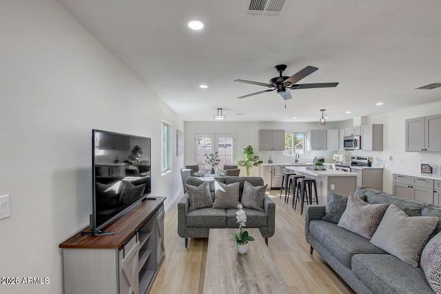 2509 E BROADWAY Road, Phoenix, AZ 85040