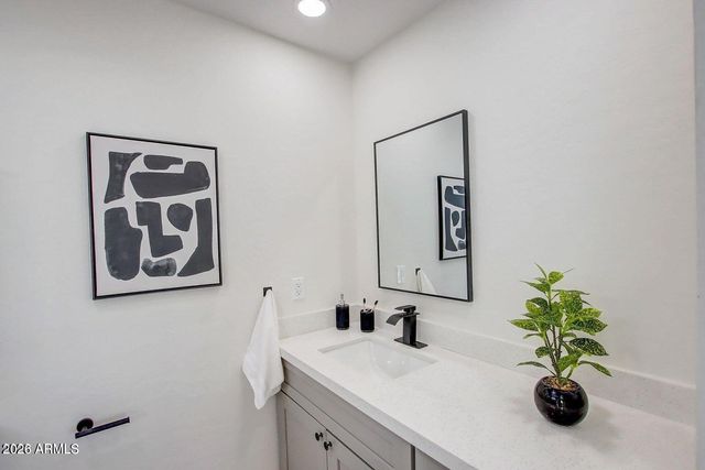 2509 E BROADWAY Road, Phoenix, AZ 85040