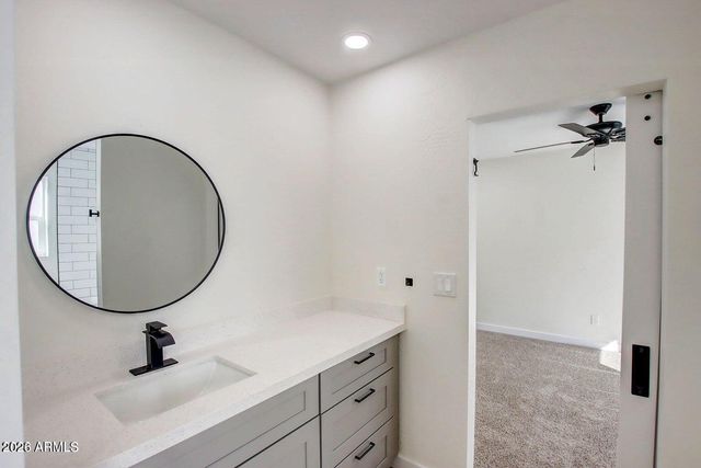 2509 E BROADWAY Road, Phoenix, AZ 85040