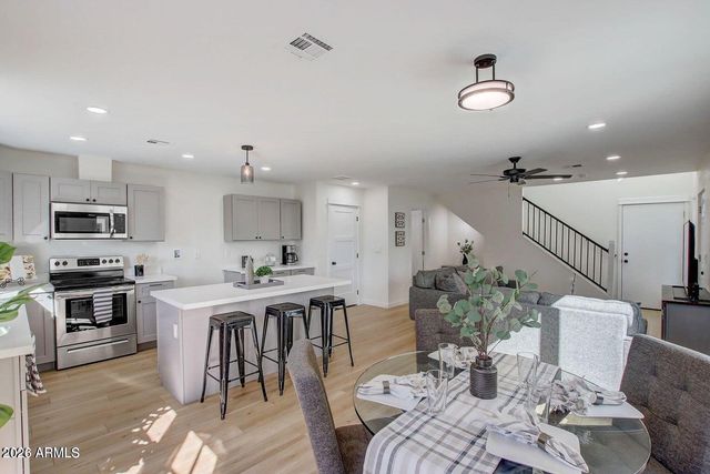 2509 E BROADWAY Road, Phoenix, AZ 85040