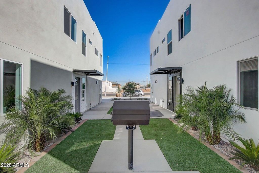 2509 E BROADWAY Road, Phoenix, AZ 85040