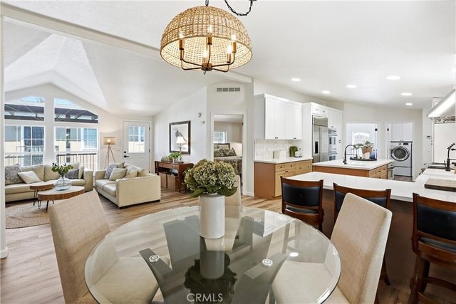 23301 Ridge Route 35, Laguna Hills, CA 92653