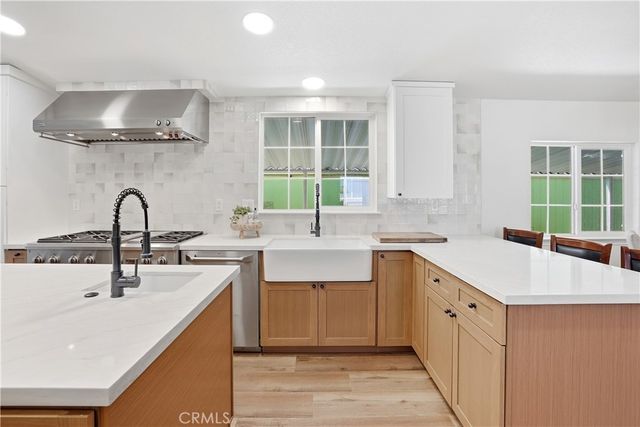 23301 Ridge Route 35, Laguna Hills, CA 92653