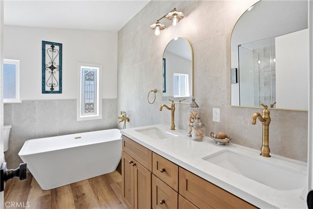 23301 Ridge Route 35, Laguna Hills, CA 92653