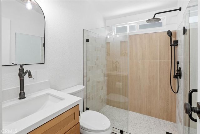 23301 Ridge Route 35, Laguna Hills, CA 92653