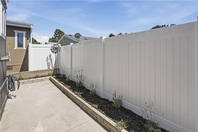 23301 Ridge Route 35, Laguna Hills, CA 92653