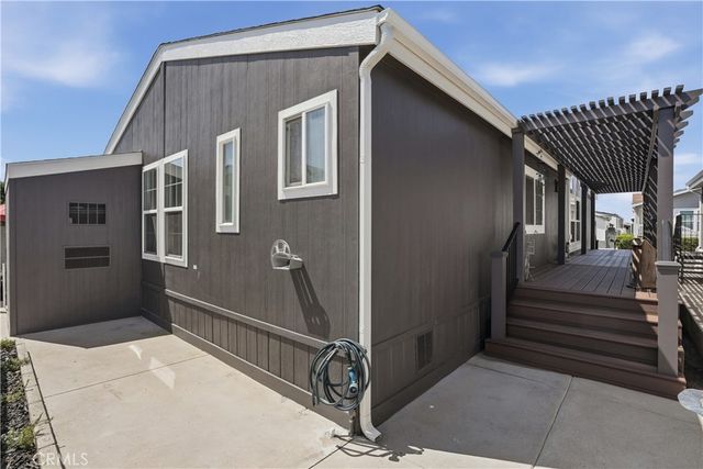 23301 Ridge Route 35, Laguna Hills, CA 92653