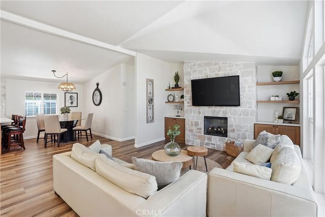 23301 Ridge Route 35, Laguna Hills, CA 92653
