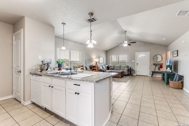 560 Hillside, Spring Branch, TX 78070