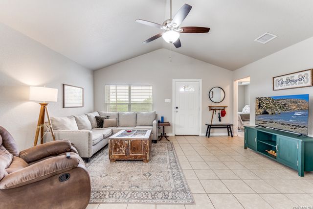 560 Hillside, Spring Branch, TX 78070