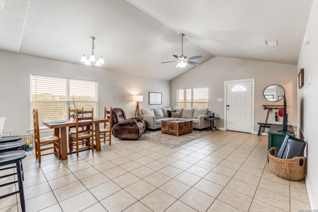 560 Hillside, Spring Branch, TX 78070